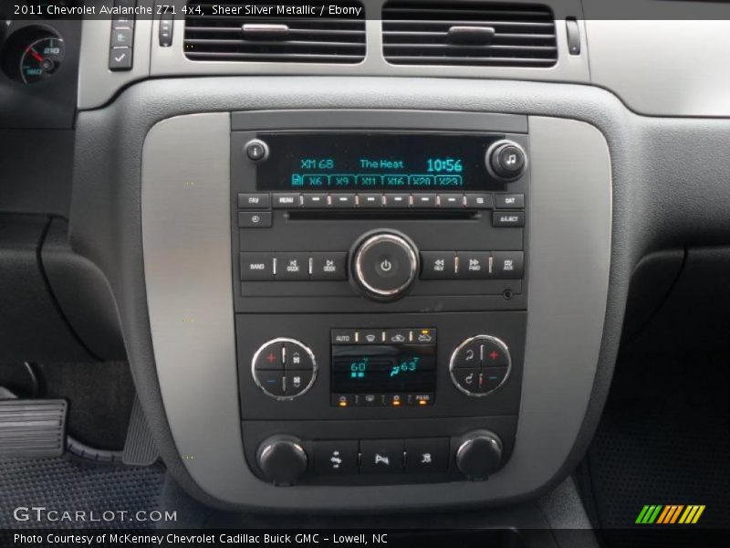Sheer Silver Metallic / Ebony 2011 Chevrolet Avalanche Z71 4x4