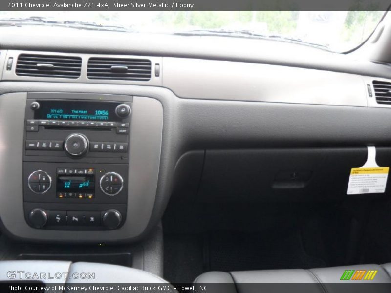 Sheer Silver Metallic / Ebony 2011 Chevrolet Avalanche Z71 4x4