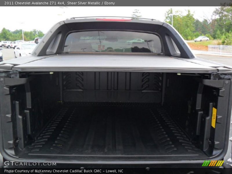 Sheer Silver Metallic / Ebony 2011 Chevrolet Avalanche Z71 4x4