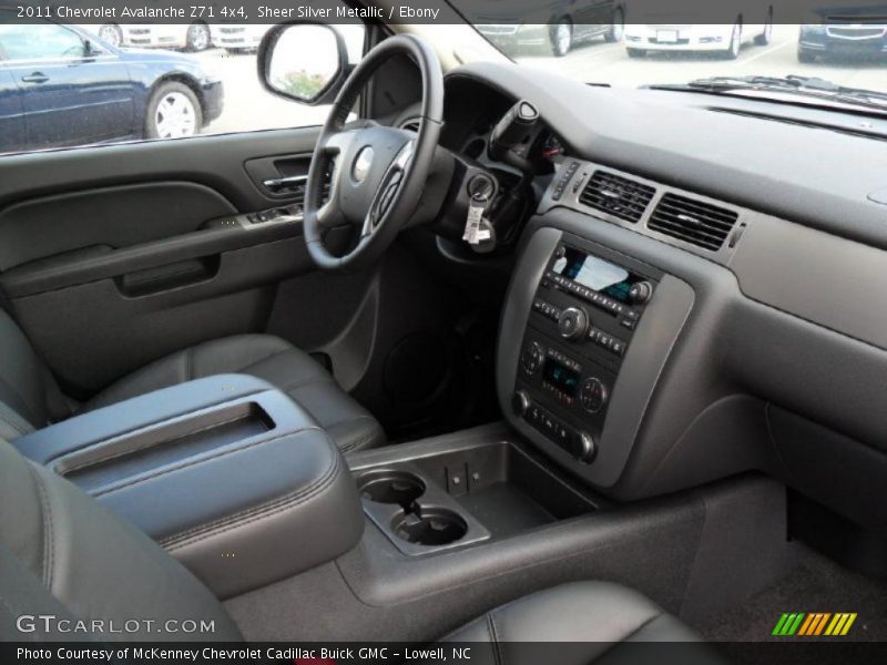 Sheer Silver Metallic / Ebony 2011 Chevrolet Avalanche Z71 4x4