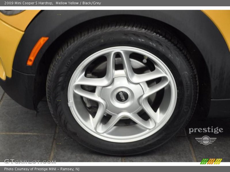 Mellow Yellow / Black/Grey 2009 Mini Cooper S Hardtop