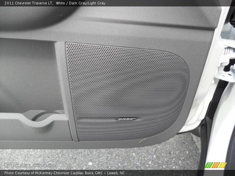 White / Dark Gray/Light Gray 2011 Chevrolet Traverse LT