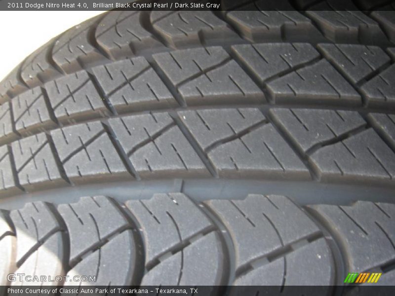 Brilliant Black Crystal Pearl / Dark Slate Gray 2011 Dodge Nitro Heat 4.0
