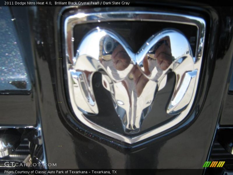 Brilliant Black Crystal Pearl / Dark Slate Gray 2011 Dodge Nitro Heat 4.0