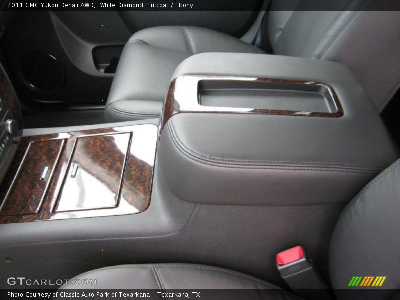 White Diamond Tintcoat / Ebony 2011 GMC Yukon Denali AWD