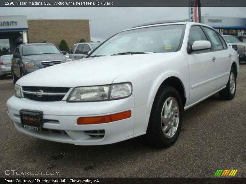 Arctic White Pearl Metallic / Black 1998 Nissan Maxima GLE