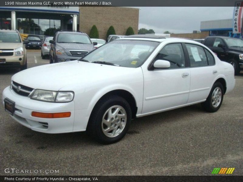 Arctic White Pearl Metallic / Black 1998 Nissan Maxima GLE