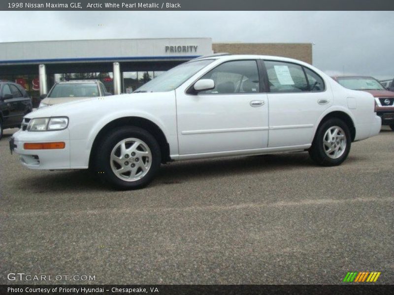 Arctic White Pearl Metallic / Black 1998 Nissan Maxima GLE