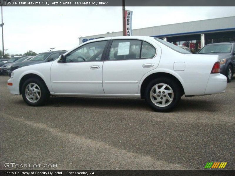 Arctic White Pearl Metallic / Black 1998 Nissan Maxima GLE