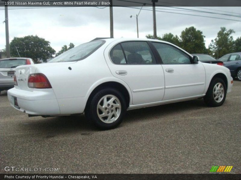Arctic White Pearl Metallic / Black 1998 Nissan Maxima GLE