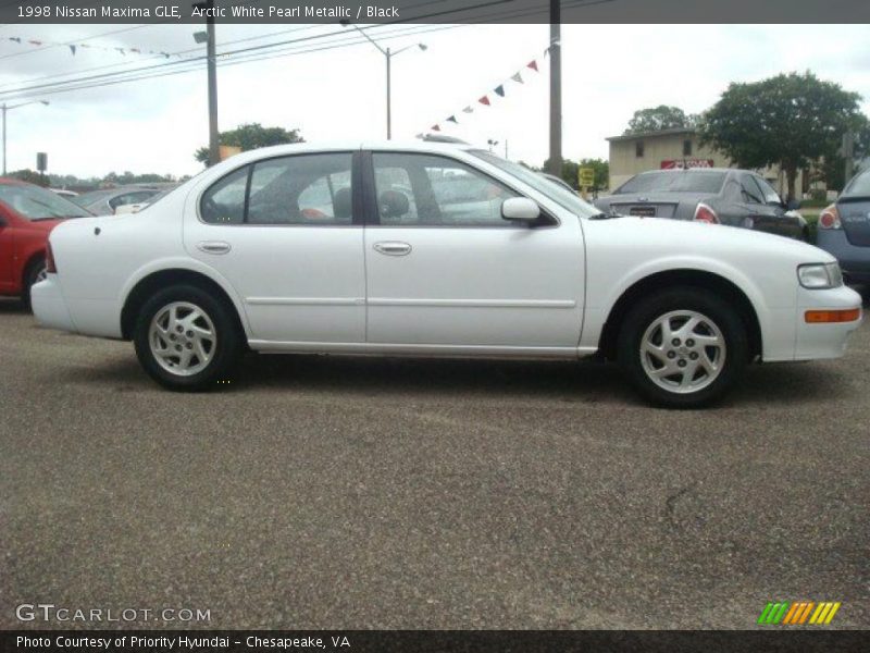 Arctic White Pearl Metallic / Black 1998 Nissan Maxima GLE