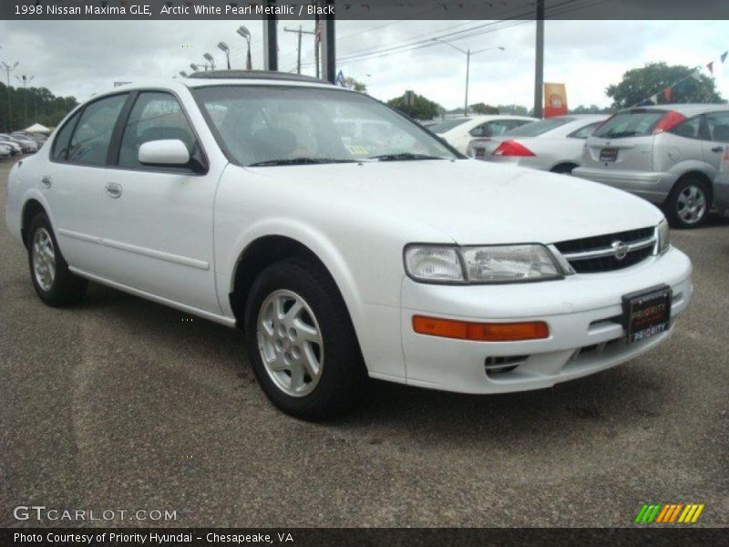 Arctic White Pearl Metallic / Black 1998 Nissan Maxima GLE