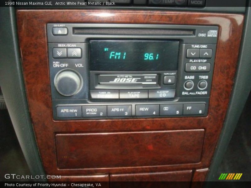 Arctic White Pearl Metallic / Black 1998 Nissan Maxima GLE