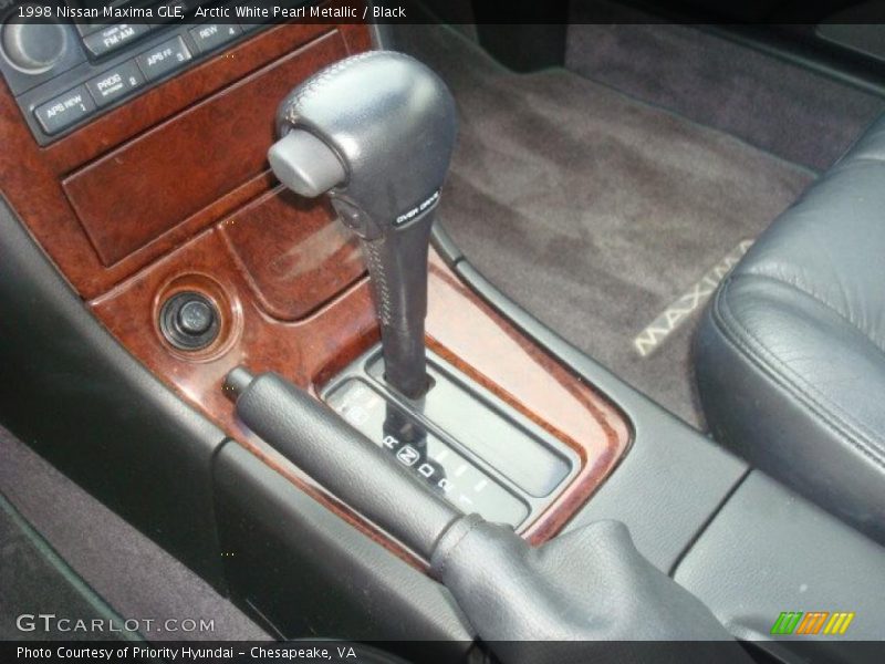 Arctic White Pearl Metallic / Black 1998 Nissan Maxima GLE
