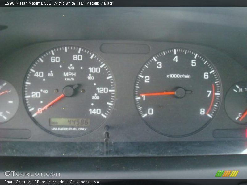 Arctic White Pearl Metallic / Black 1998 Nissan Maxima GLE