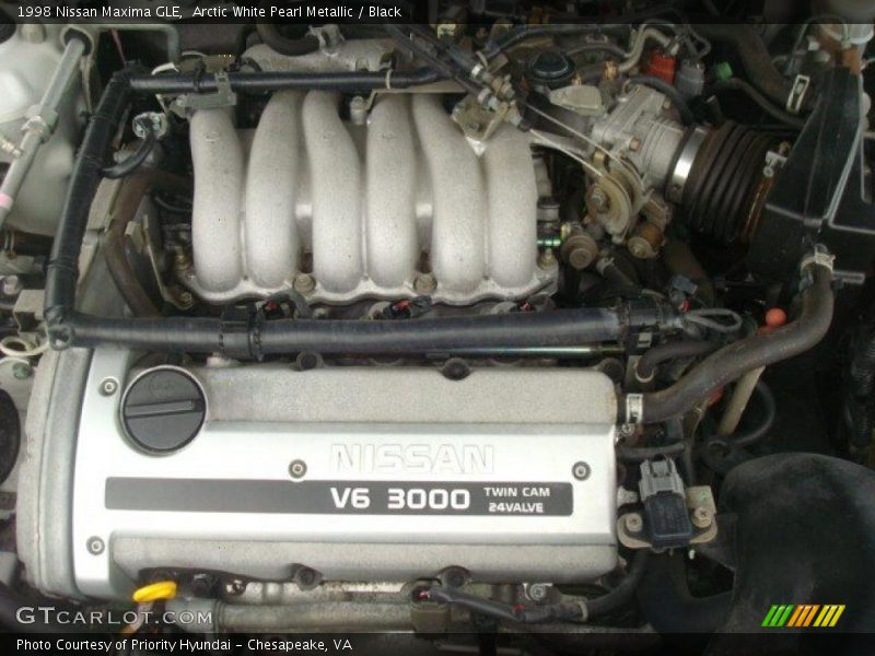 Arctic White Pearl Metallic / Black 1998 Nissan Maxima GLE