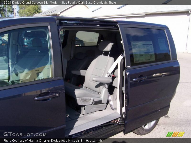 Modern Blue Pearl / Dark Slate Gray/Light Shale 2009 Dodge Grand Caravan SE
