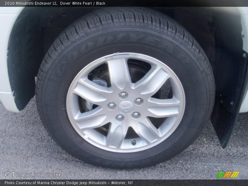 Dover White Pearl / Black 2010 Mitsubishi Endeavor LS