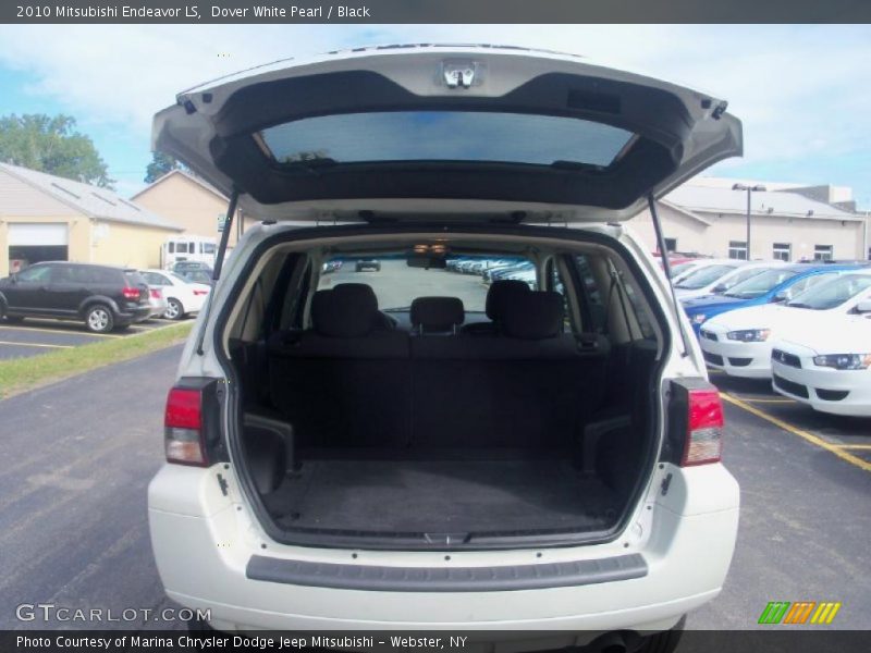 Dover White Pearl / Black 2010 Mitsubishi Endeavor LS