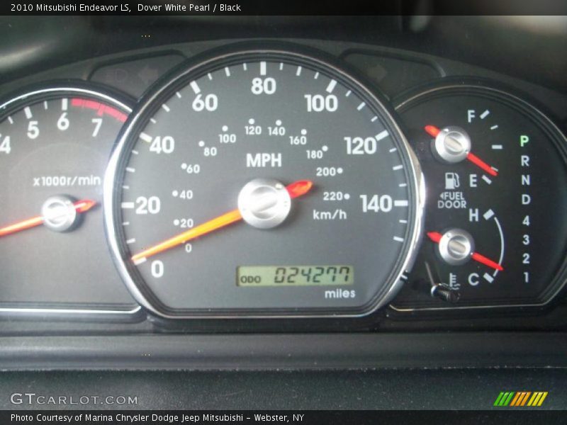 Dover White Pearl / Black 2010 Mitsubishi Endeavor LS