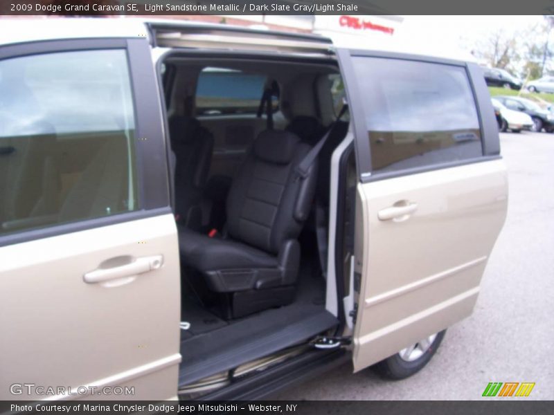Light Sandstone Metallic / Dark Slate Gray/Light Shale 2009 Dodge Grand Caravan SE
