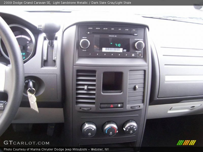 Light Sandstone Metallic / Dark Slate Gray/Light Shale 2009 Dodge Grand Caravan SE
