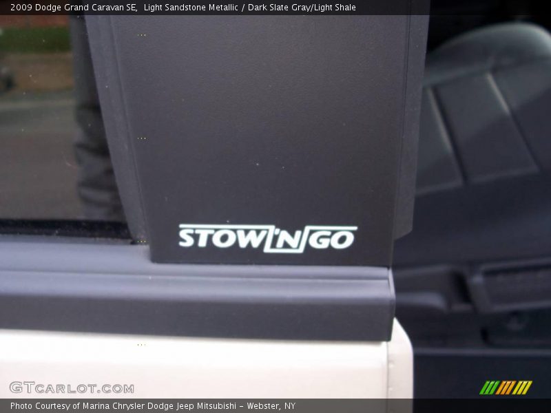 Light Sandstone Metallic / Dark Slate Gray/Light Shale 2009 Dodge Grand Caravan SE