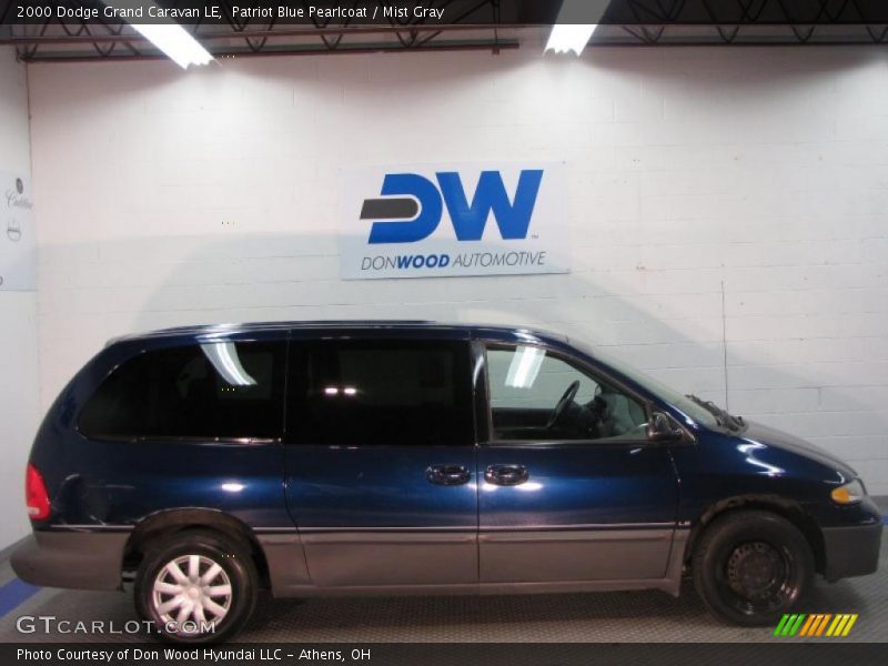 Patriot Blue Pearlcoat / Mist Gray 2000 Dodge Grand Caravan LE