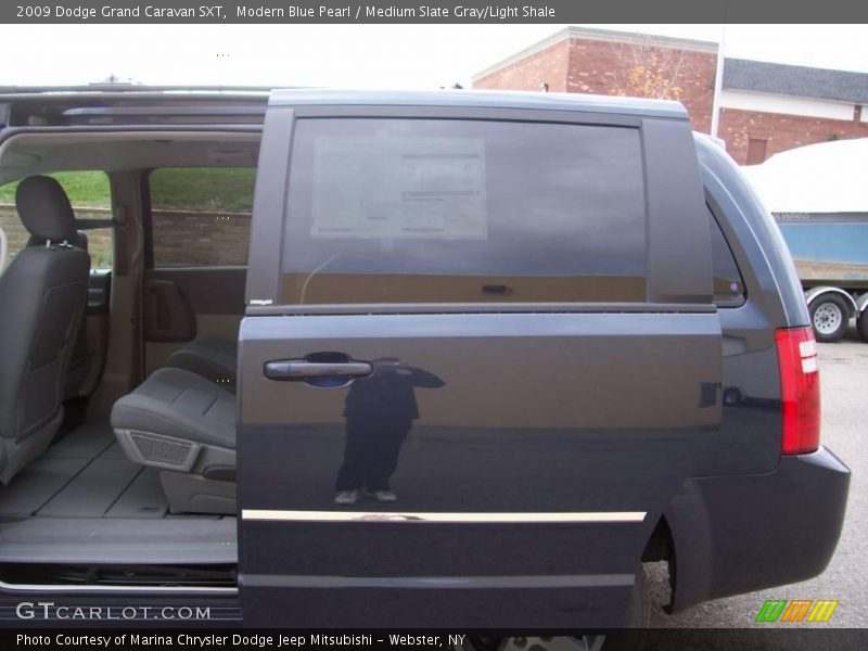 Modern Blue Pearl / Medium Slate Gray/Light Shale 2009 Dodge Grand Caravan SXT