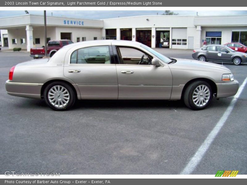 Light Parchment Gold / Espresso/Medium Light Stone 2003 Lincoln Town Car Signature