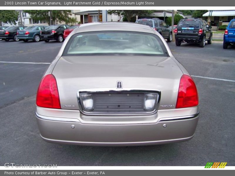 Light Parchment Gold / Espresso/Medium Light Stone 2003 Lincoln Town Car Signature