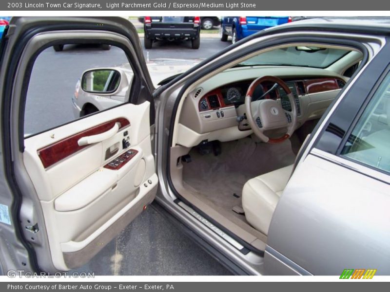 Light Parchment Gold / Espresso/Medium Light Stone 2003 Lincoln Town Car Signature