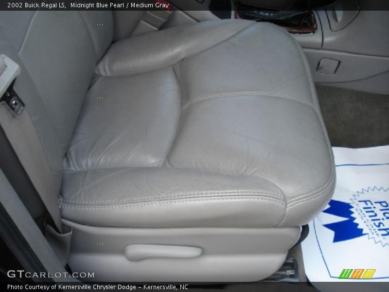 Midnight Blue Pearl / Medium Gray 2002 Buick Regal LS