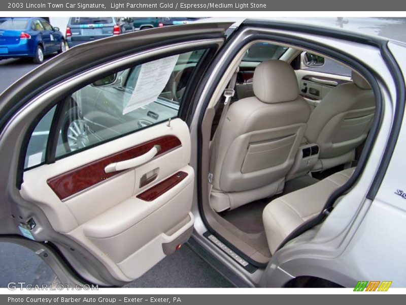 Light Parchment Gold / Espresso/Medium Light Stone 2003 Lincoln Town Car Signature
