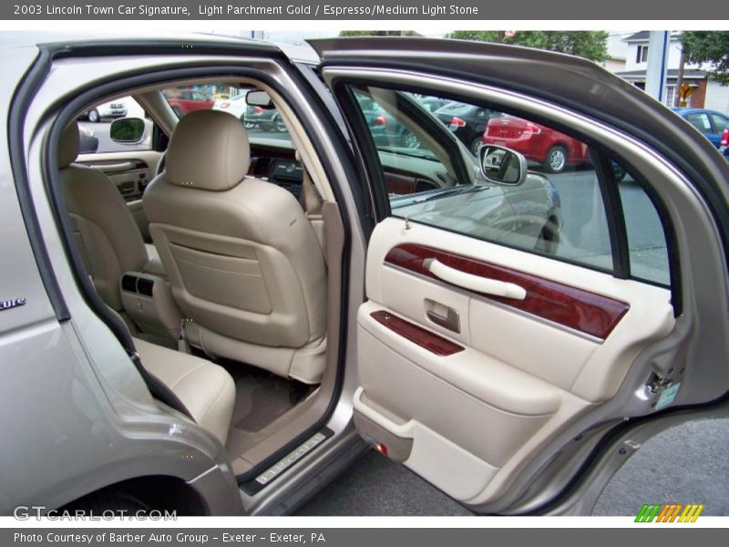 Light Parchment Gold / Espresso/Medium Light Stone 2003 Lincoln Town Car Signature