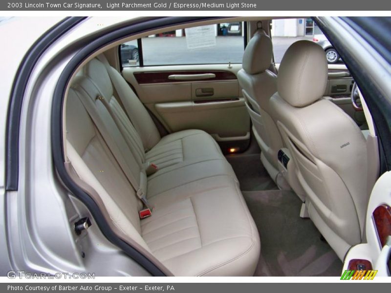 Light Parchment Gold / Espresso/Medium Light Stone 2003 Lincoln Town Car Signature