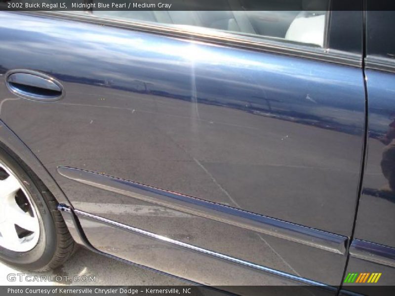 Midnight Blue Pearl / Medium Gray 2002 Buick Regal LS
