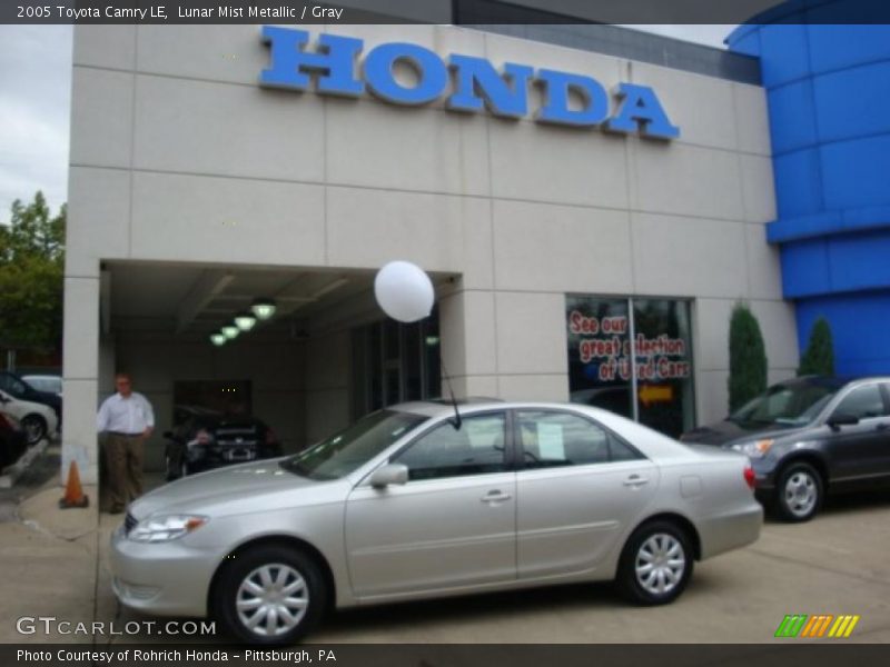 Lunar Mist Metallic / Gray 2005 Toyota Camry LE