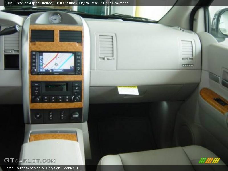 Brilliant Black Crystal Pearl / Light Graystone 2009 Chrysler Aspen Limited
