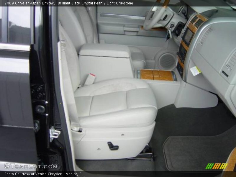 Brilliant Black Crystal Pearl / Light Graystone 2009 Chrysler Aspen Limited