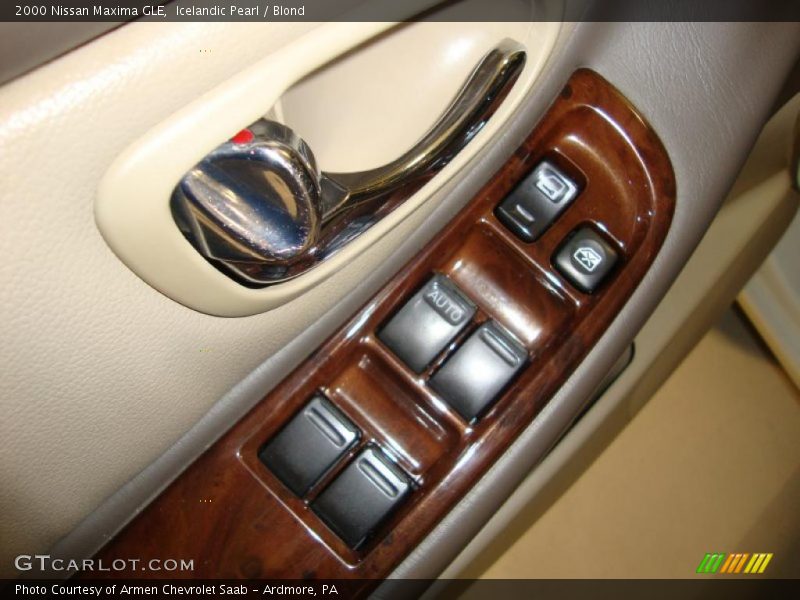 Icelandic Pearl / Blond 2000 Nissan Maxima GLE