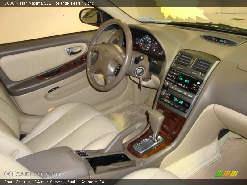 Icelandic Pearl / Blond 2000 Nissan Maxima GLE