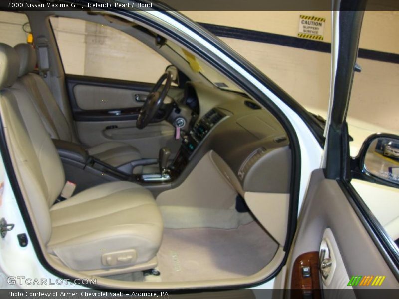 Icelandic Pearl / Blond 2000 Nissan Maxima GLE