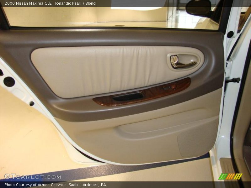 Icelandic Pearl / Blond 2000 Nissan Maxima GLE