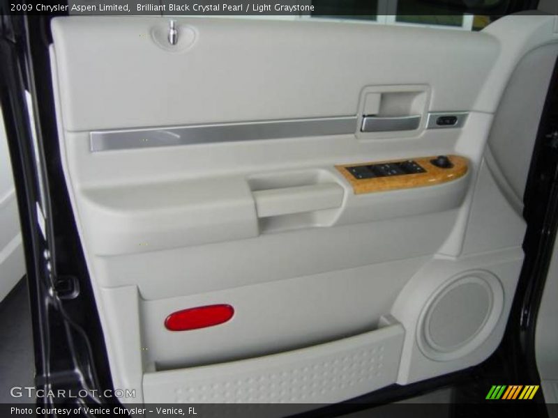 Brilliant Black Crystal Pearl / Light Graystone 2009 Chrysler Aspen Limited