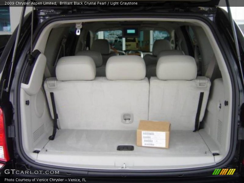 Brilliant Black Crystal Pearl / Light Graystone 2009 Chrysler Aspen Limited