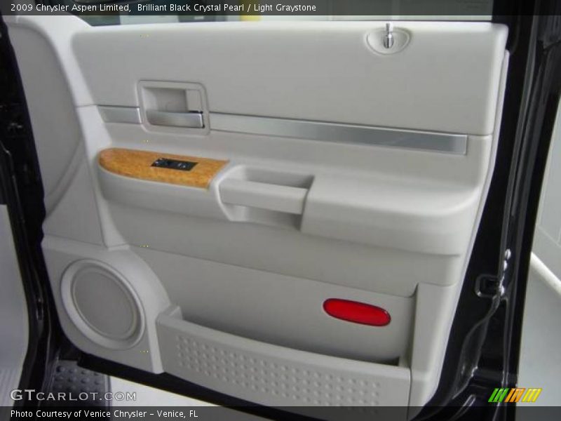 Brilliant Black Crystal Pearl / Light Graystone 2009 Chrysler Aspen Limited