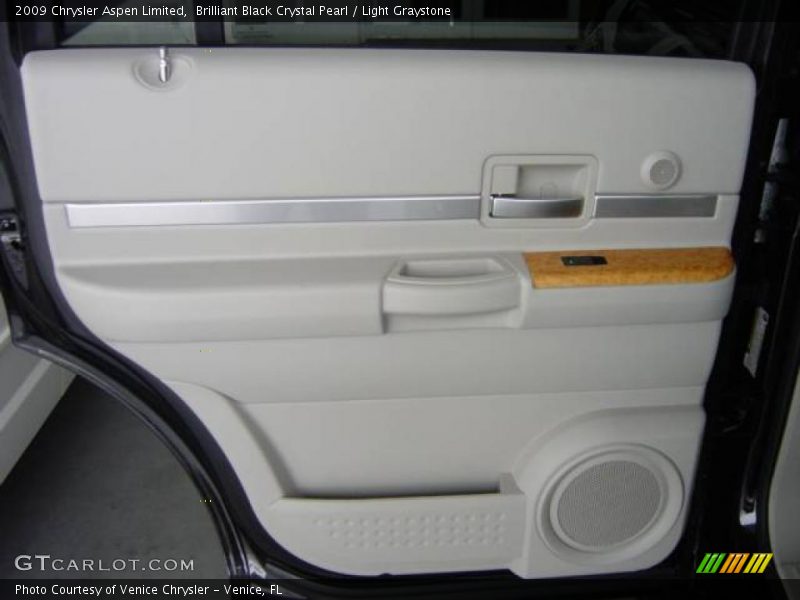 Brilliant Black Crystal Pearl / Light Graystone 2009 Chrysler Aspen Limited