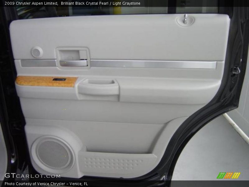 Brilliant Black Crystal Pearl / Light Graystone 2009 Chrysler Aspen Limited