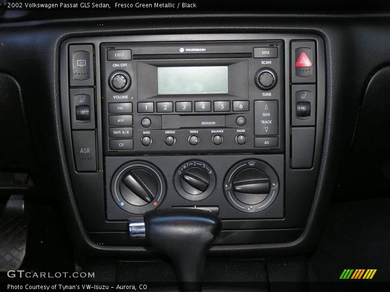 Fresco Green Metallic / Black 2002 Volkswagen Passat GLS Sedan
